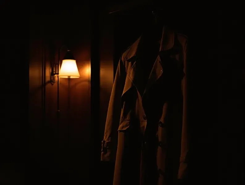 顶流女星私服揭秘:一件旧风衣穿了七年 - 51-爆料吃瓜热心的朝阳 顶流女星私服揭秘:一件旧风衣穿了七年 - celebrity封面图